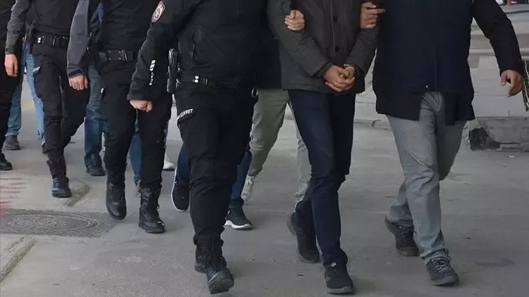 İstanbul merkezli FETÖ operasyonu! 14 ilde 11 emniyet personeli tutuklandı