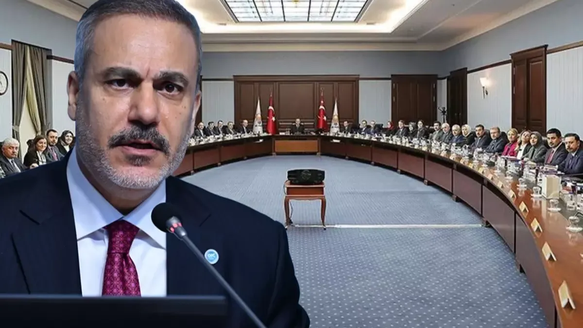 Hakan Fidan MKYK&#039;da konuşurken telefonlara bu mesaj gitti