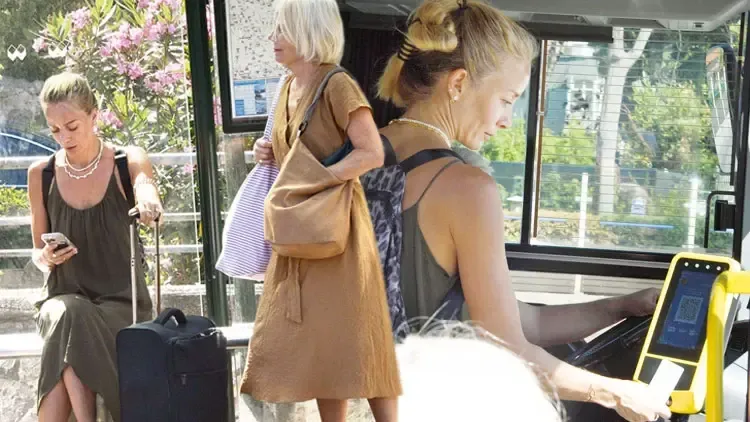 Bade İşçil annesiyle otobüste