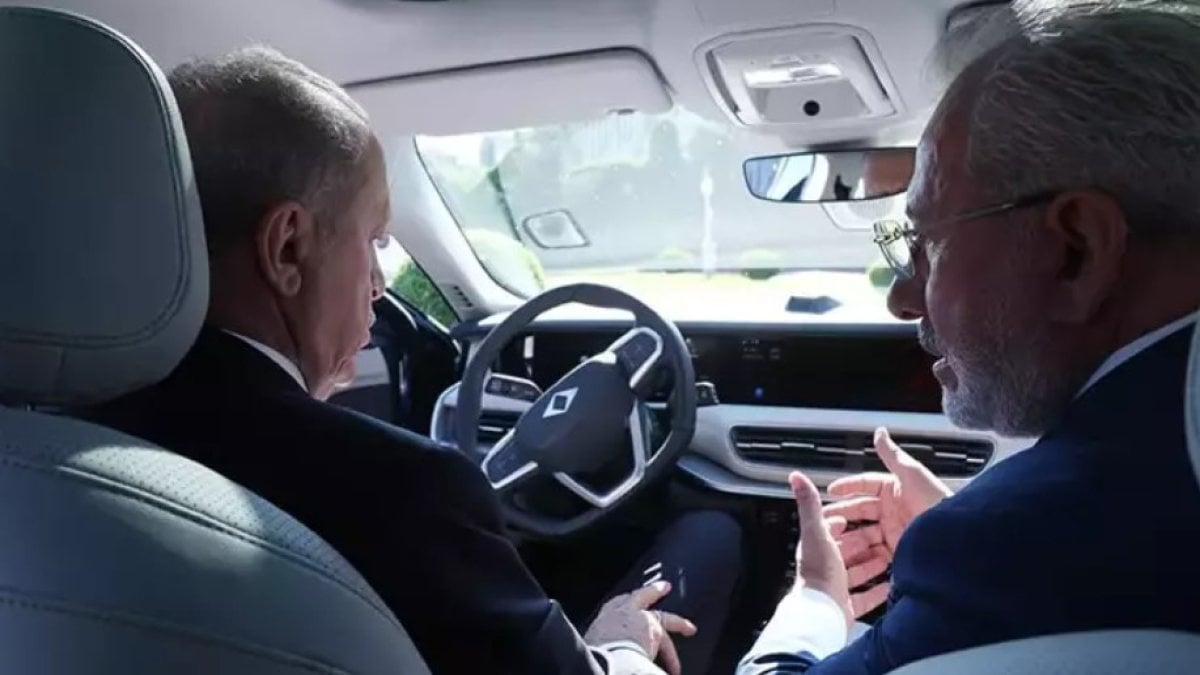 Erdoğan, TOGG’un yeni modeli T10F’i test etti