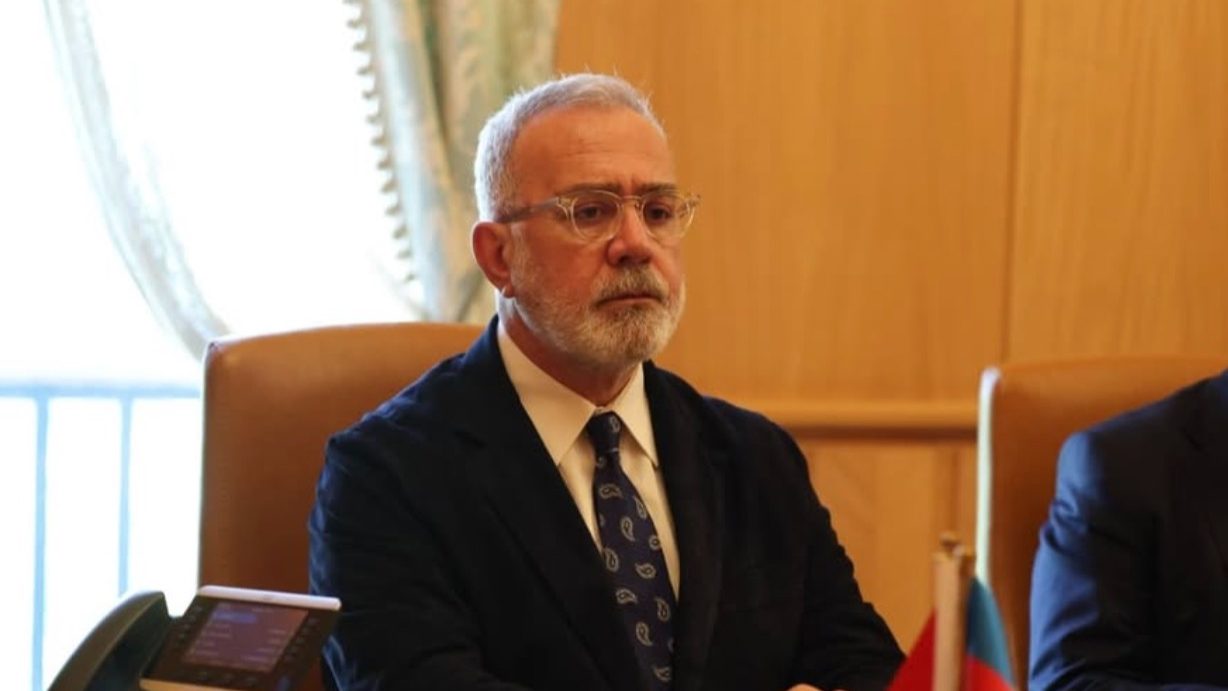 Bahadır Yenişehirlioğlu&#039;ndan Özgür Özel&#039;e:  Siz önce milletin gönlüne dokunun