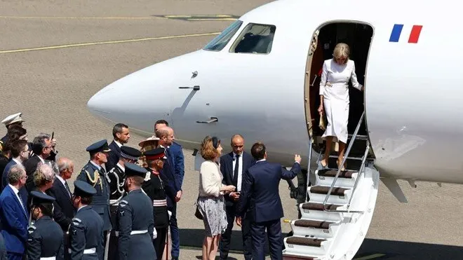Macron&#039;un eli neden havada kaldı? Brigitte Macron’un durgunluğunun ardındaki gerçek