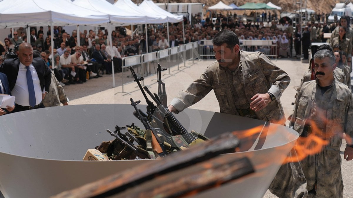 PKK silahlarını böyle yaktı