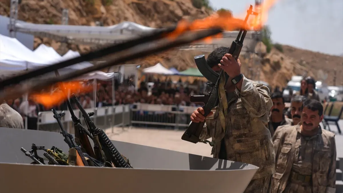 PKK neden silahlarını yaktı? Silahları ateşte yakmak neyin sembolü?