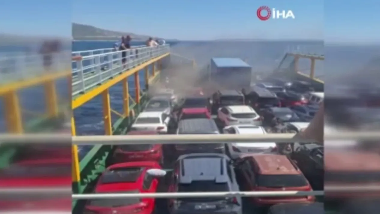 Marmara&#039;da feribot yangını: 200 yolcu ve 70 araç tehlikede