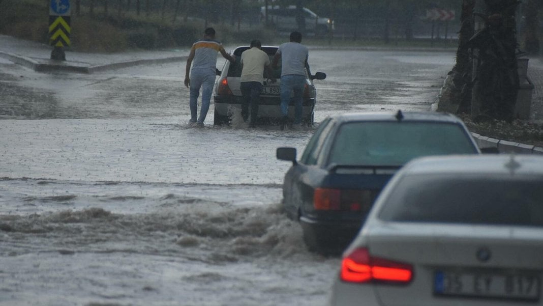 Meteoroloji’den 10 şehir için sağanak ve kuvvetli rüzgar alarmı