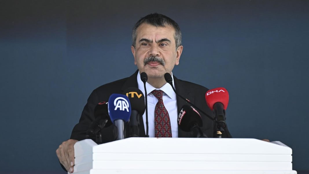 Bakan Tekin’den LGS tartışmalarına sert yanıt... CHP’nin rüşvet skandallarını işaret etti