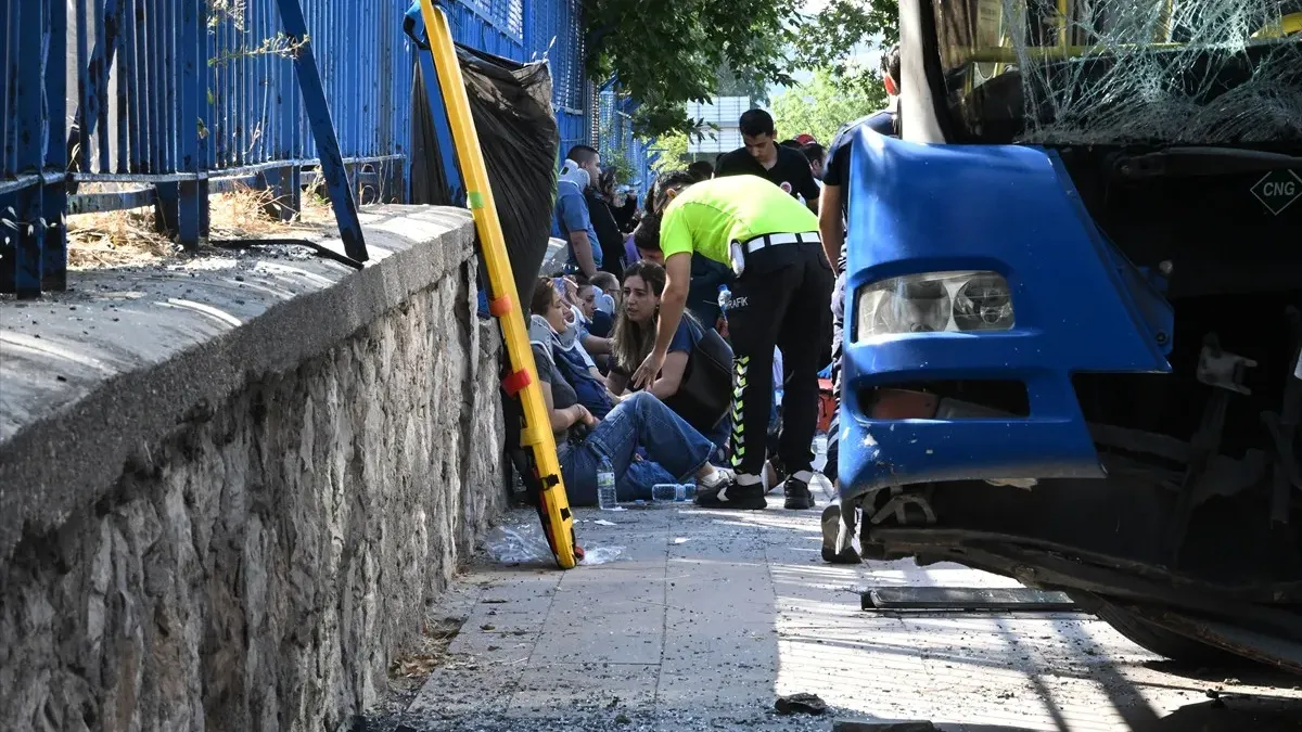 Ortalık savaş alanına döndü! Ankara’da zincirleme kaza... 24 yaralı var