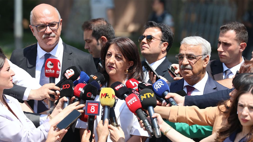 DEM Parti heyeti İmralı’da... Öcalan ile kritik görüşme