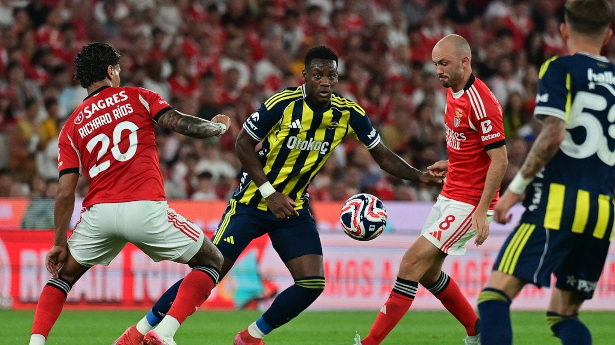 Fenerbahçe Portekiz kampını Benfica mağlubiyetiyle kapattı: 3-2