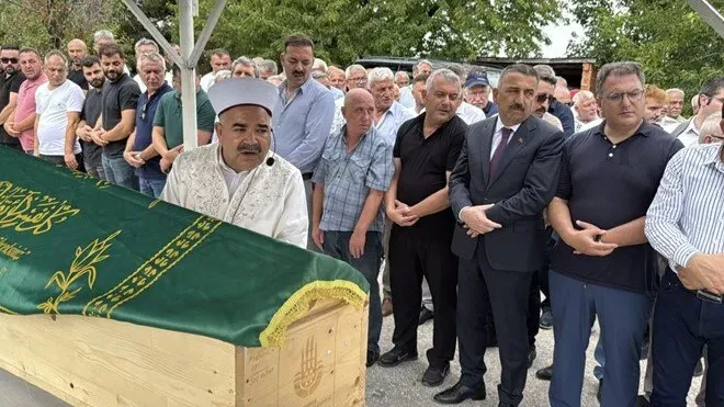 Cem Küçük’ün babası Erdal Küçük’e duygusal veda... Zonguldak’ta cenaze töreni