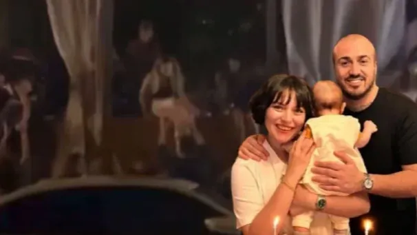 Alaçatı’da silahlı saldırı... Ezgi Mola&#039;nın eski eşi Mustafa Aksakallı ayağından vuruldu