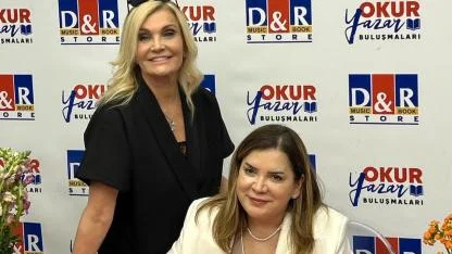 Arzu Erdem'in “Dijital Vatan” imza gününde sürpriz konuklar