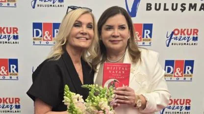 Arzu Erdem'in “Dijital Vatan” imza gününde sürpriz konuklar