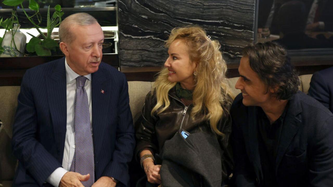 Cumhurbaşkanı Erdoğan&#039;dan vatandaşlarla kafede sıcak sohbet