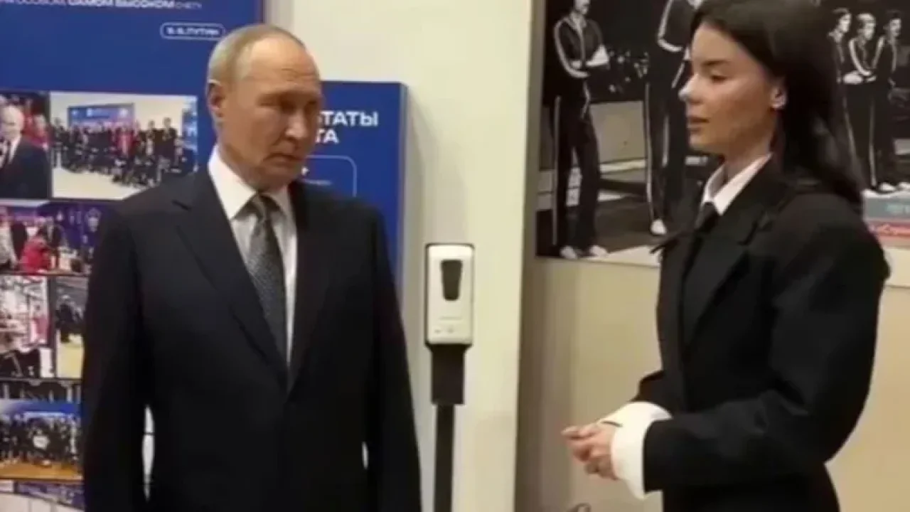 Özel kural unutuldu! Putin&#039;in gerçek boyu ortaya çıktı