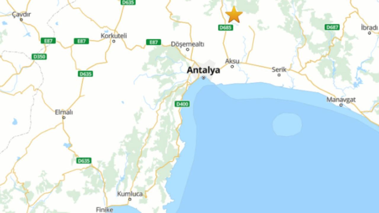 Antalya&#039;da arka arkaya korkutan depremler