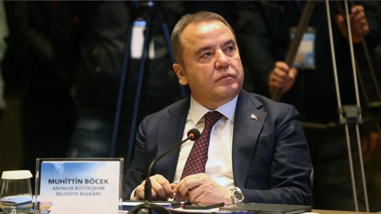 Apar topar hastaneye kaldırıldı! Muhittin Böcek&#039;in sağlık durumu kritik