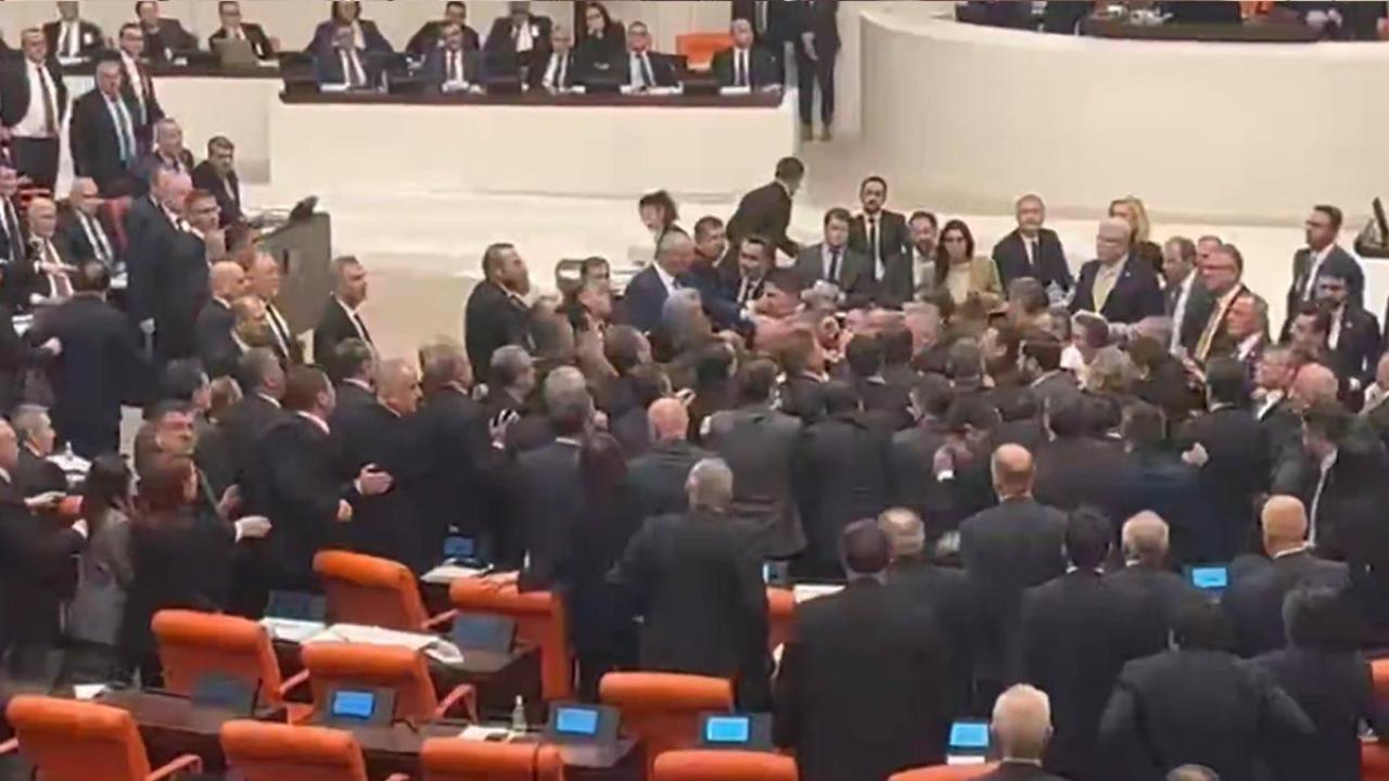 Bütçe tartışmaları kavgaya dönüştü