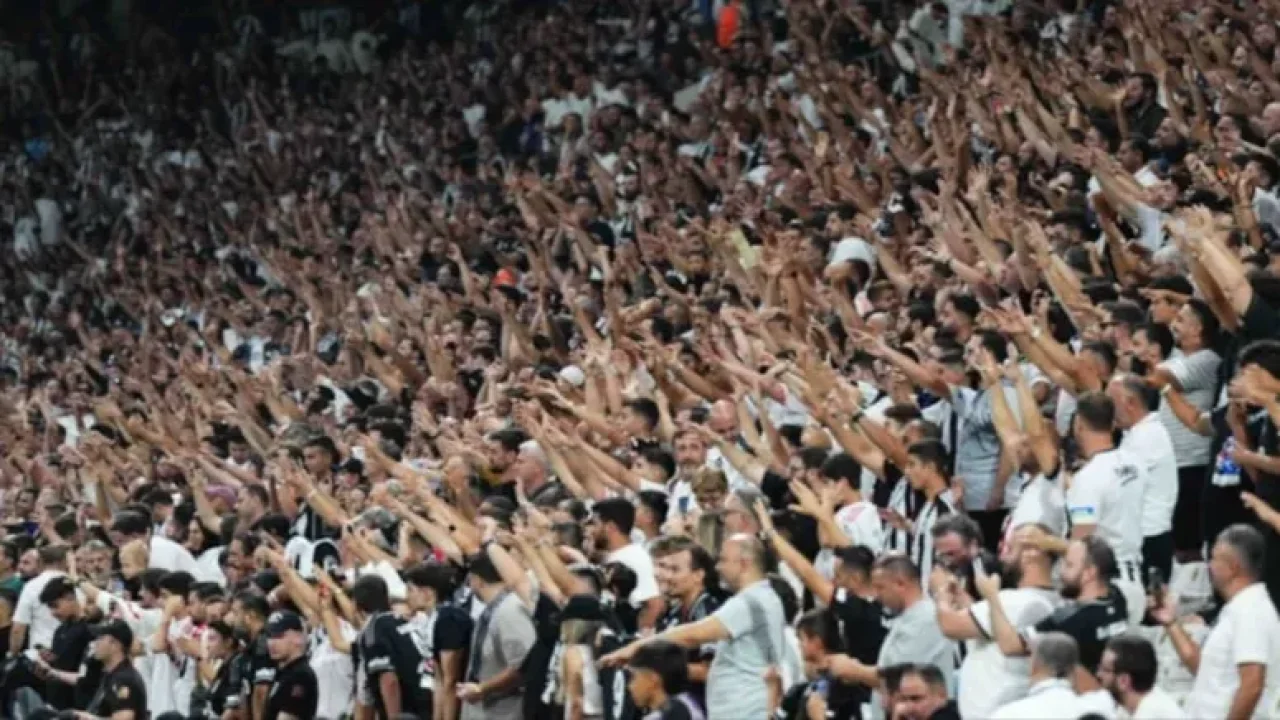 Dolmabahçe&#039;de &quot;Sergen istifa&quot; sesleri