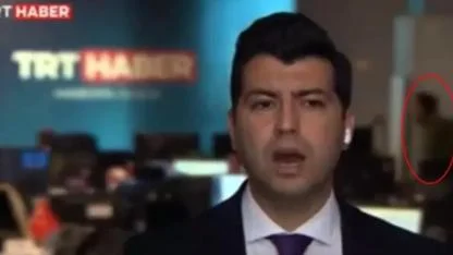 TRT canlı yayınında skandal! Bir kadın 'yeter' diye bağırıp üstünü başını yırttı