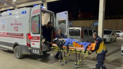 Adana'da iki otomobilin çarpıştığı kazada 2 kişi yaralandı