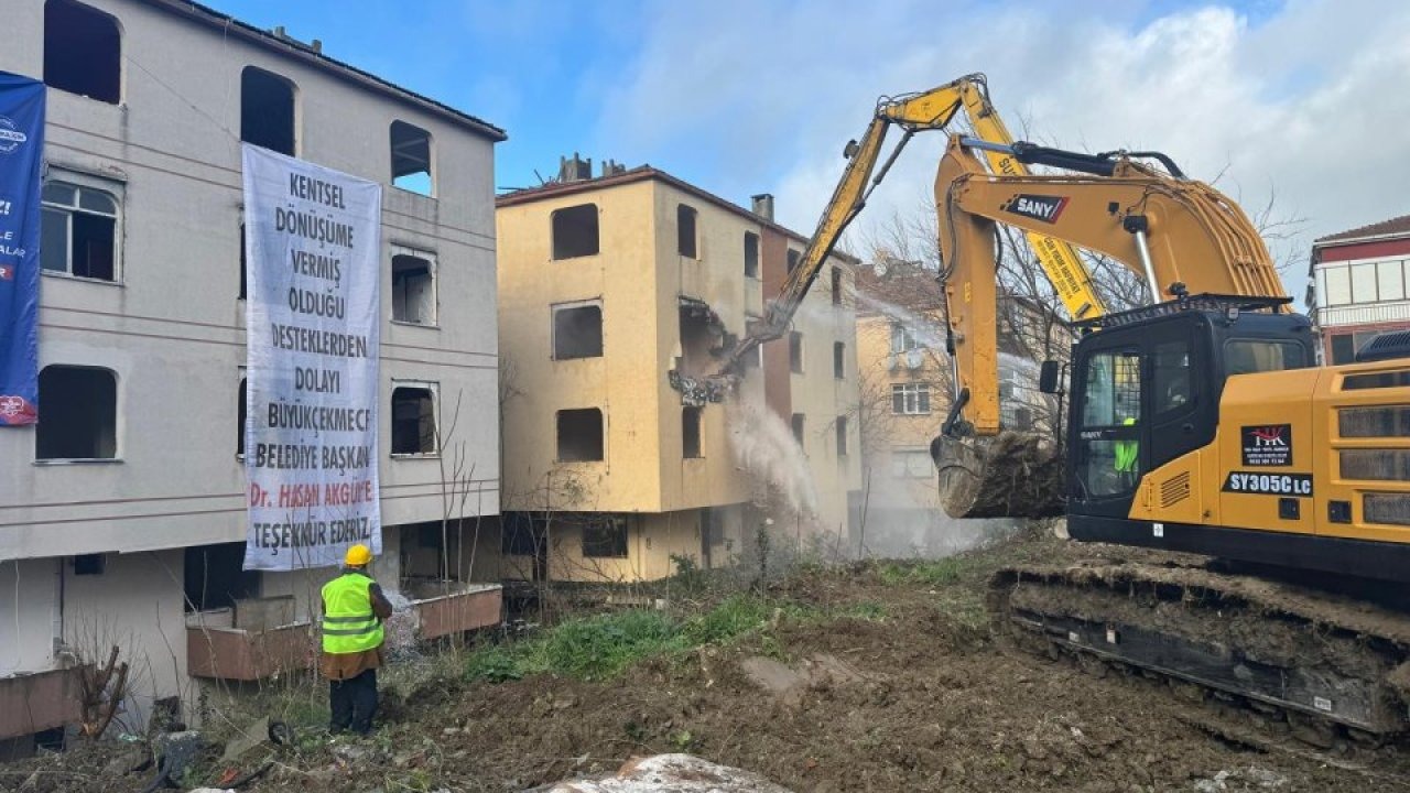 Büyükçekmece'de deprem açısından "yüksek riskli" 2 bina yıkıldı