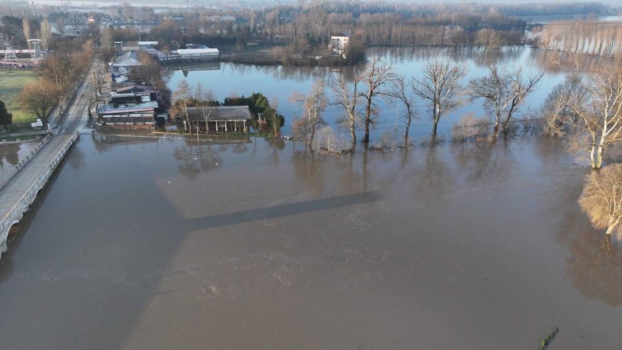 Edirne'de taşkın tehlikesi büyüyor! Meriç nehri kırmızı alarma geçti