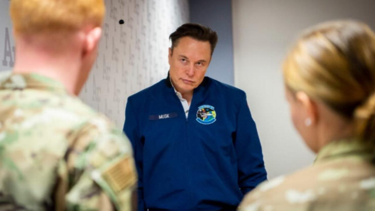 Elon Musk apoletli istihbaratçı! Pentagon ilan etti