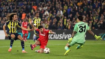 Fenerbahçe 0-3 Nottingham Forest maç özeti ve golleri! Kadıköy'de ağır yenilgi