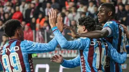 Fırtına Aslan'ın ensesinde! Trabzonspor 3 puana 3 golle uzandı