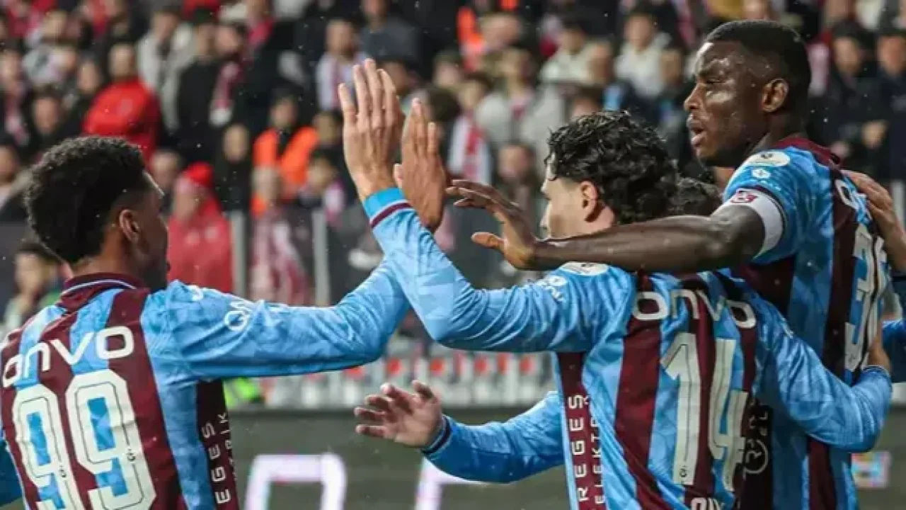 Fırtına Aslan'ın ensesinde! Trabzonspor 3 puana 3 golle uzandı