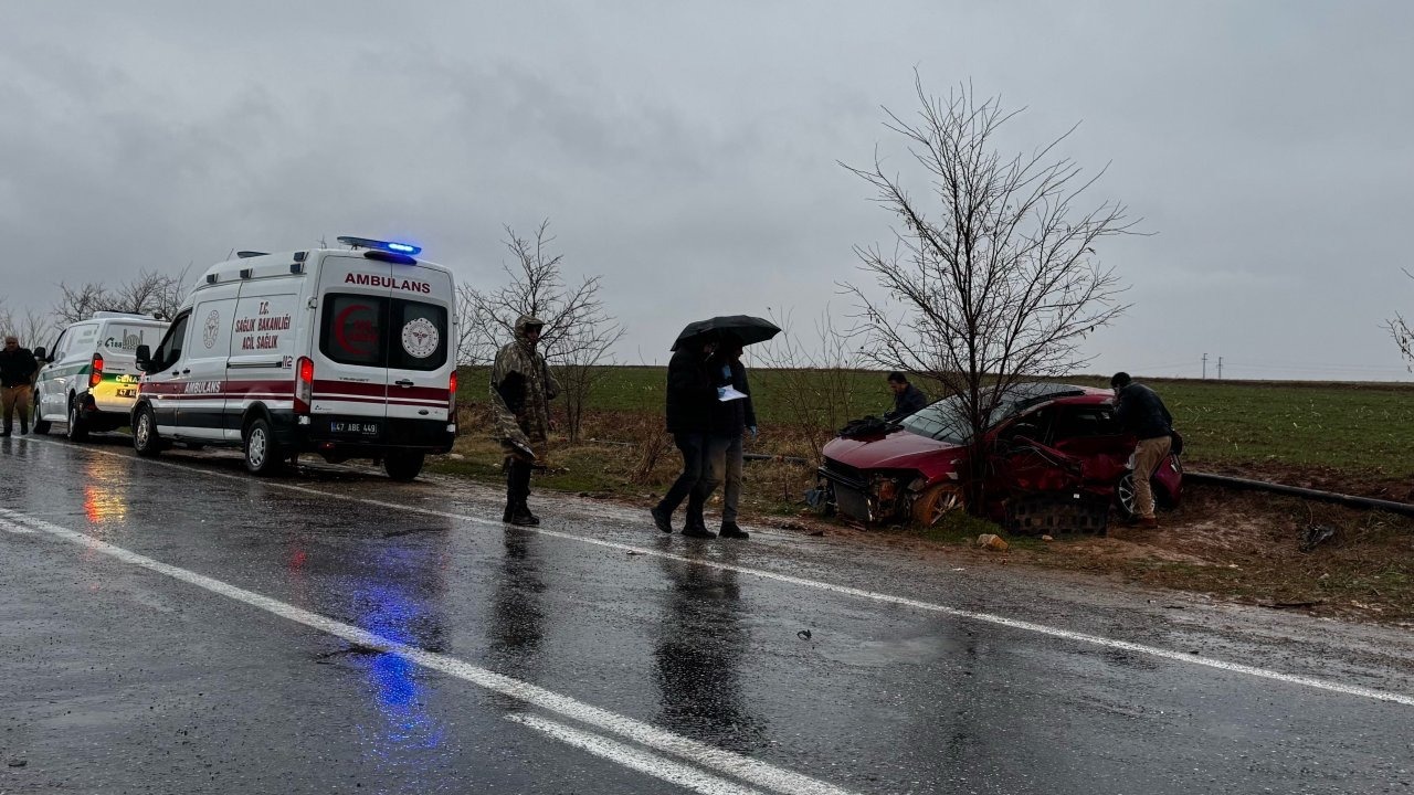GÜNCELLEME - Mardin'de tır ile otomobilin çarpıştığı kazada 2 kişi öldü, 3 kişi yaralandı