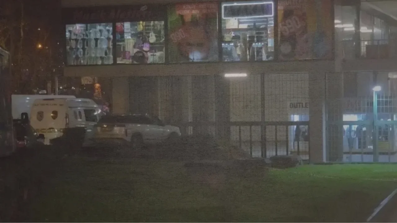 Eminönü'nde banka soygunu! Binlerce lirayla kaçan şüpheli aranıyor