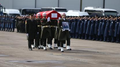 Şehit pilot İbrahim Bolat'ın cenazesi İzmir'e uğurlandı