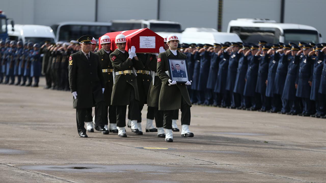 Şehit pilot İbrahim Bolat'ın cenazesi İzmir'e uğurlandı