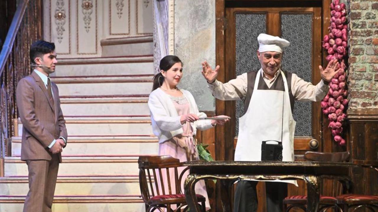 Şener Şen yeniden tiyatro sahnesinde