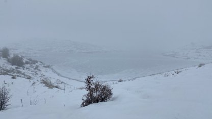 Sivas'ta 4 Eylül Barajı'nın yüzeyi buzla kaplandı