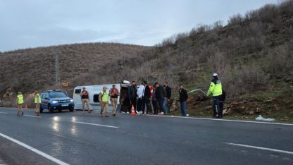 Mardin'de devrilen midibüsteki 24 kişi yaralandı