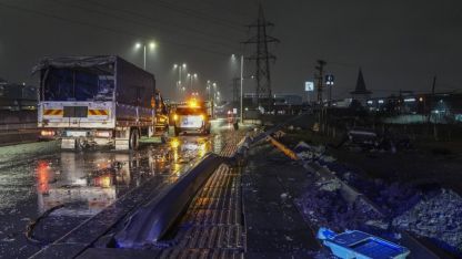Başkentte bariyer ve direğe çarpan otomobilin sürücüsü hayatını kaybetti