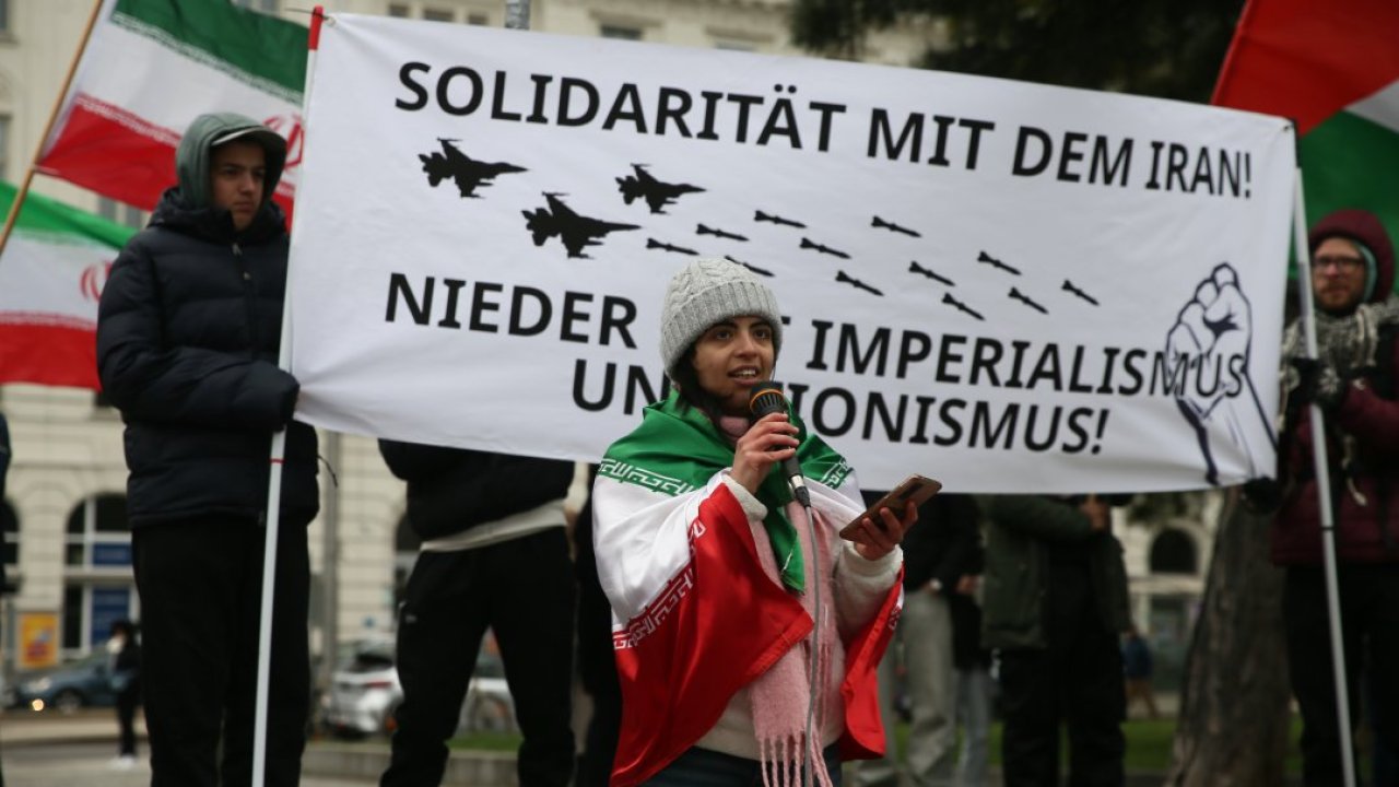 Avusturya'nın başkenti Viyana'da, ABD ve İsrail'in saldırıları protesto edildi