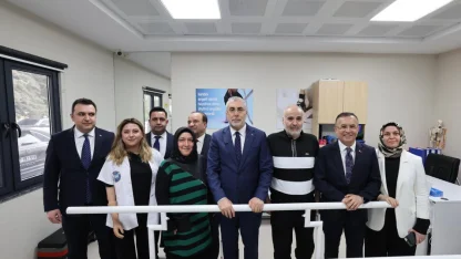 Bakan Işıkhan, Gaziantep'te Protez-Ortez Merkezi'nde engellilerle bir araya geldi