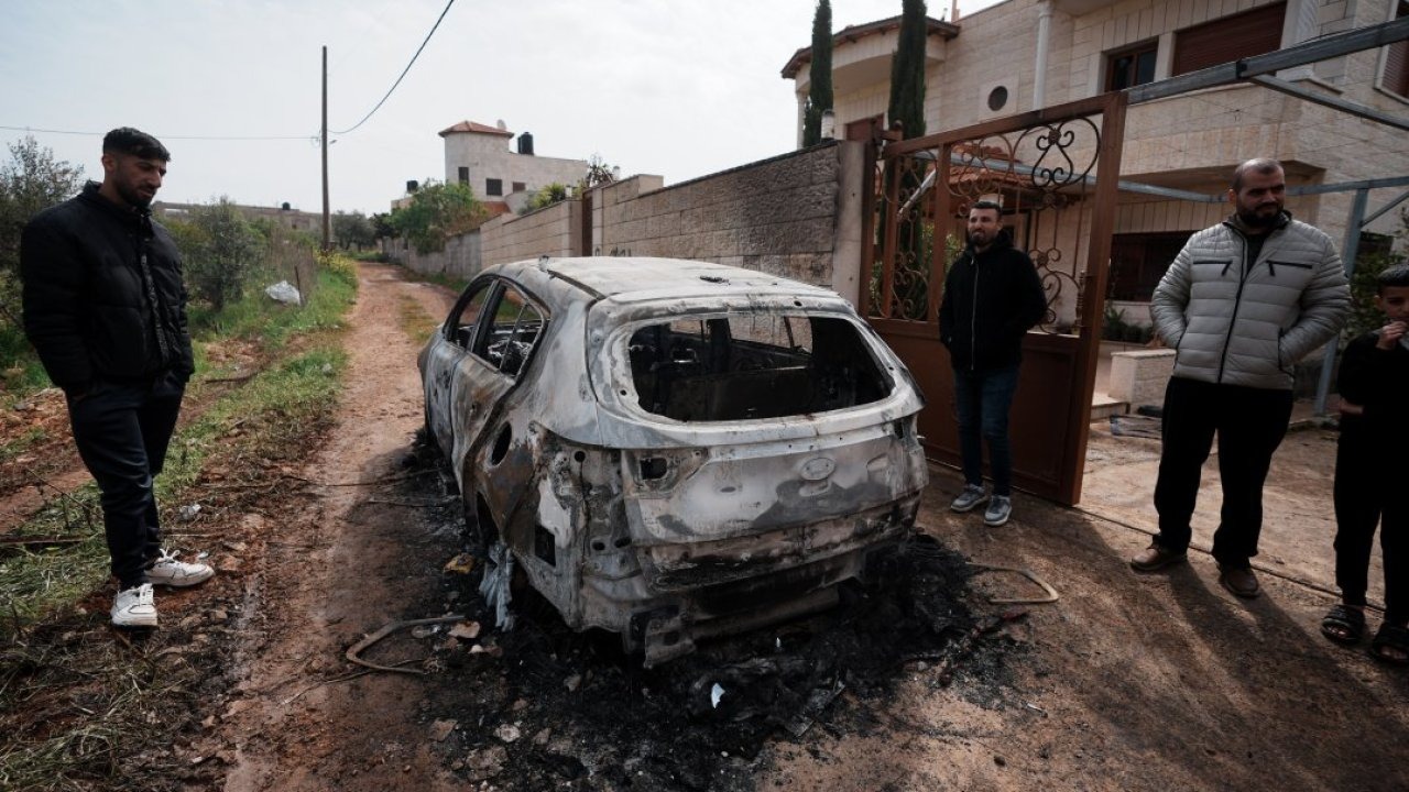 Batı Şeria'da evleri kundaklanan Deyr Hatab sakinleri yaşadıkları korku dolu anları anlattı: