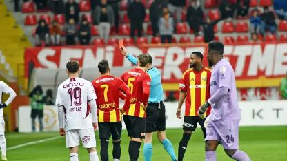 Böyle hakemlik olmaz! Derbiler, VAR çizgileri ve Kayseri’den yükselen isyan
