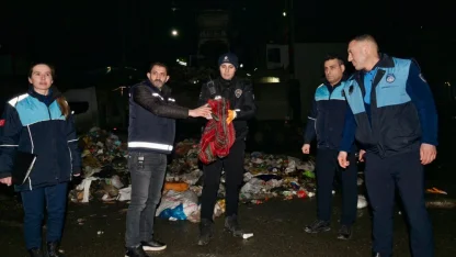 Çöpe atılan yaklaşık 1 milyon 200 bin lira değerindeki altınlar sahibine teslim edildi