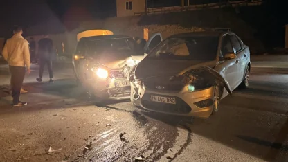 Çorum'da çarpışan iki otomobildeki 7 kişi yaralandı