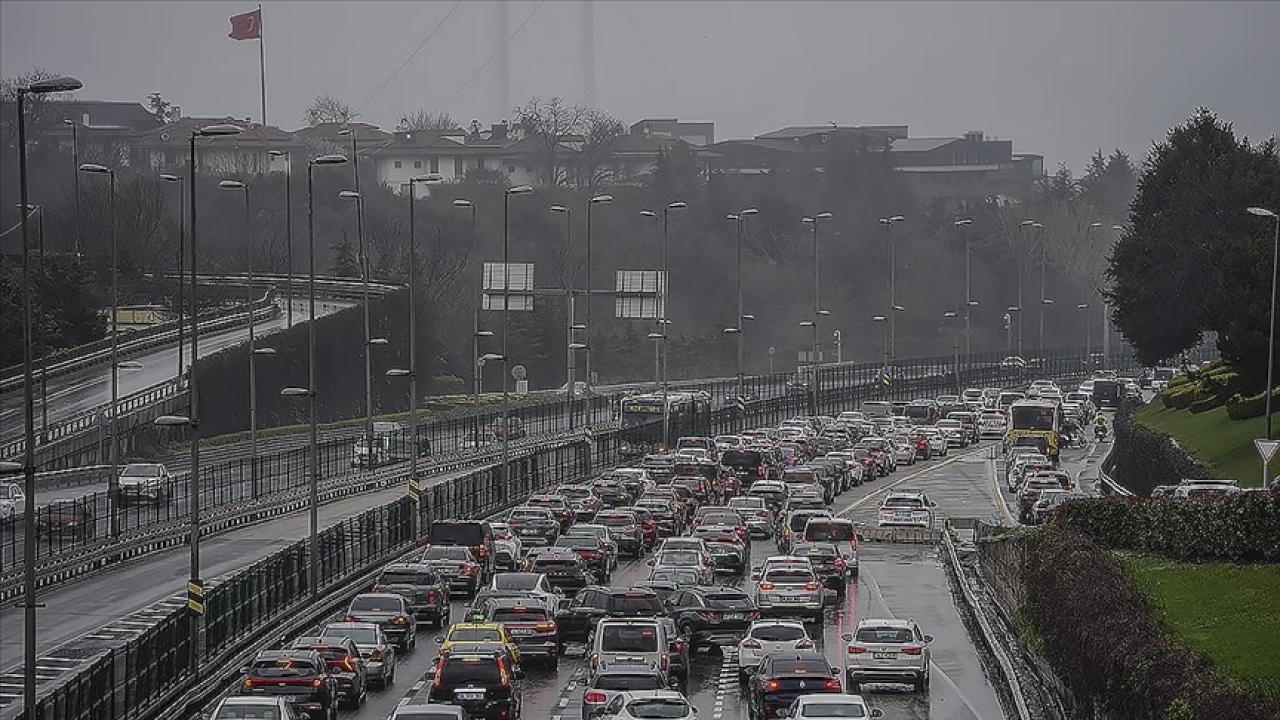 İstanbul kilitlendi! Bayramın ikinci gününde trafik yüzde 74’e fırladı