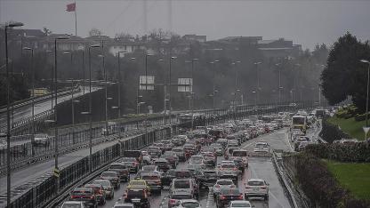 İstanbul kilitlendi! Bayramın ikinci gününde trafik yüzde 74’e fırladı
