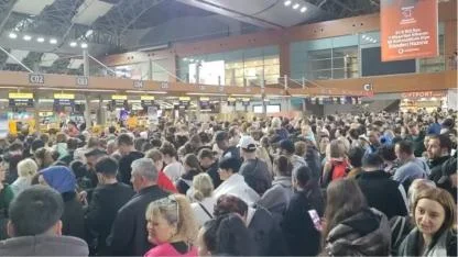 İstanbul'da Hava Trafiği Felç! Sabiha Gökçen'de 127 Sefer İptal: Binlerce Yolcu Mahsur Kaldı