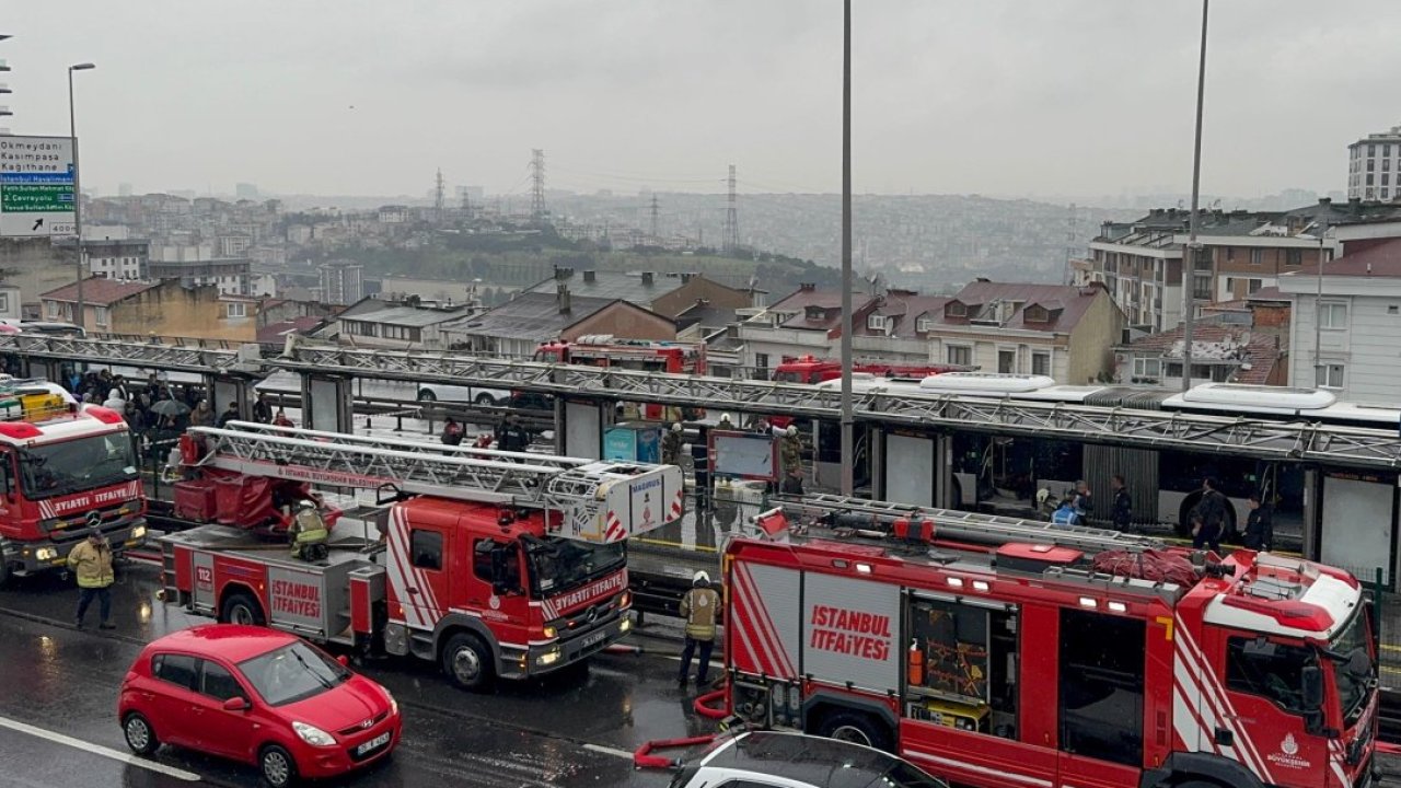 Kağıthane'de metrobüste çıkan yangın söndürüldü